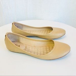 Tan flats